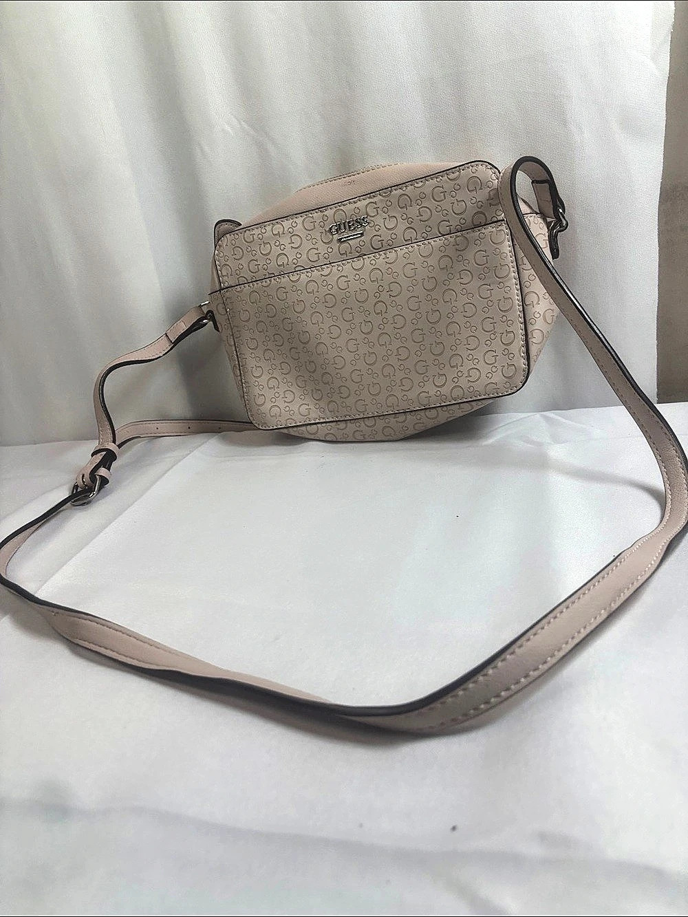 Guess Noelle La Femme Crossbody Camera Bag Pink
